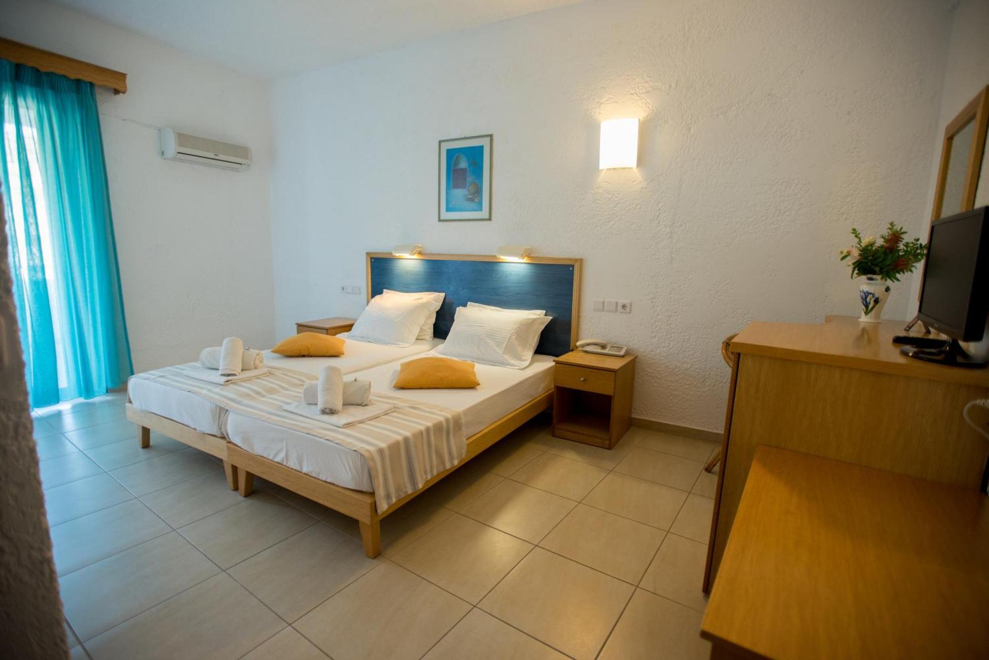 Hotel Neos Ikaros Agia Galini Exterior foto
